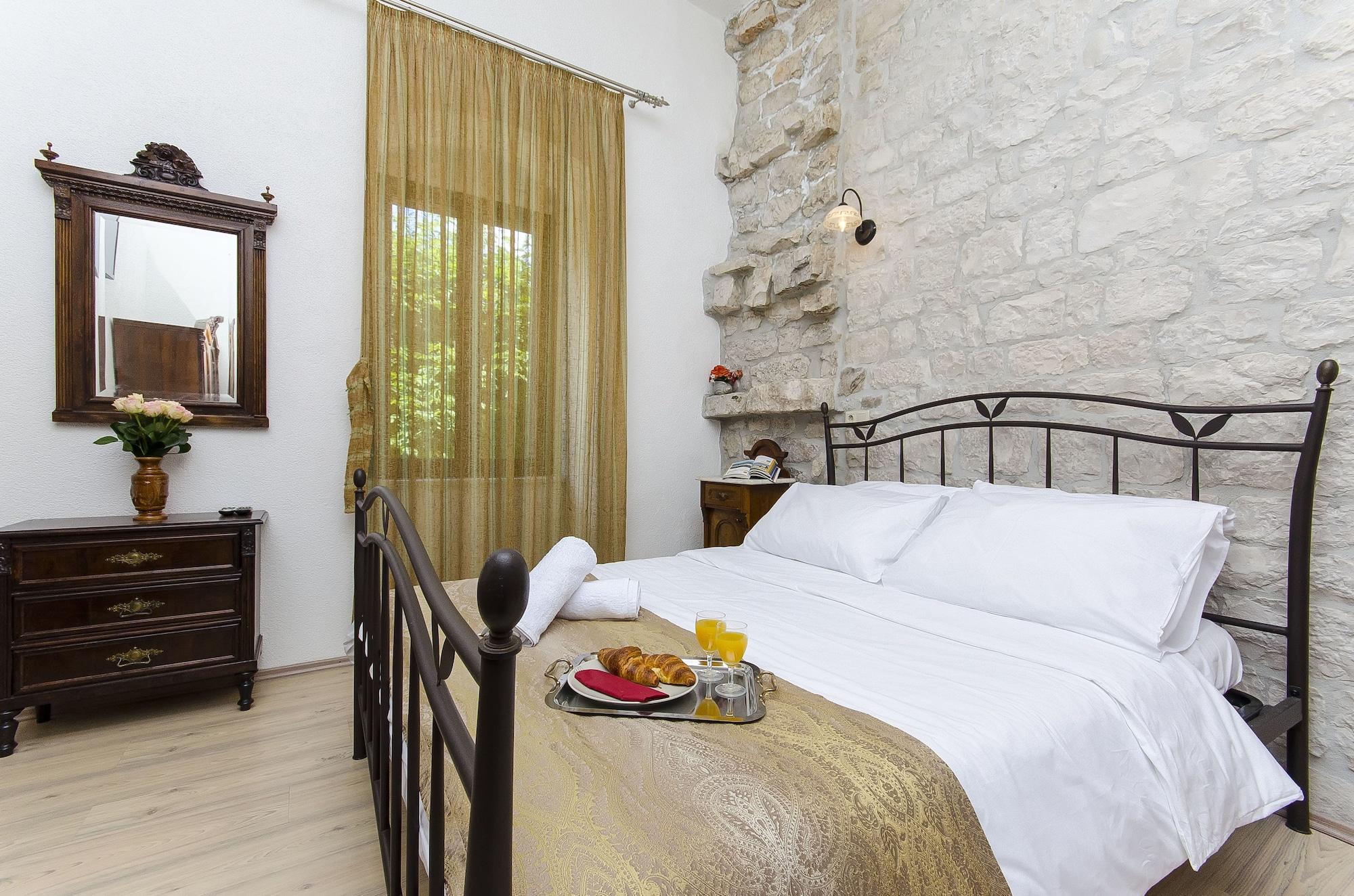 Palace Derossi Trogir Bagian luar foto