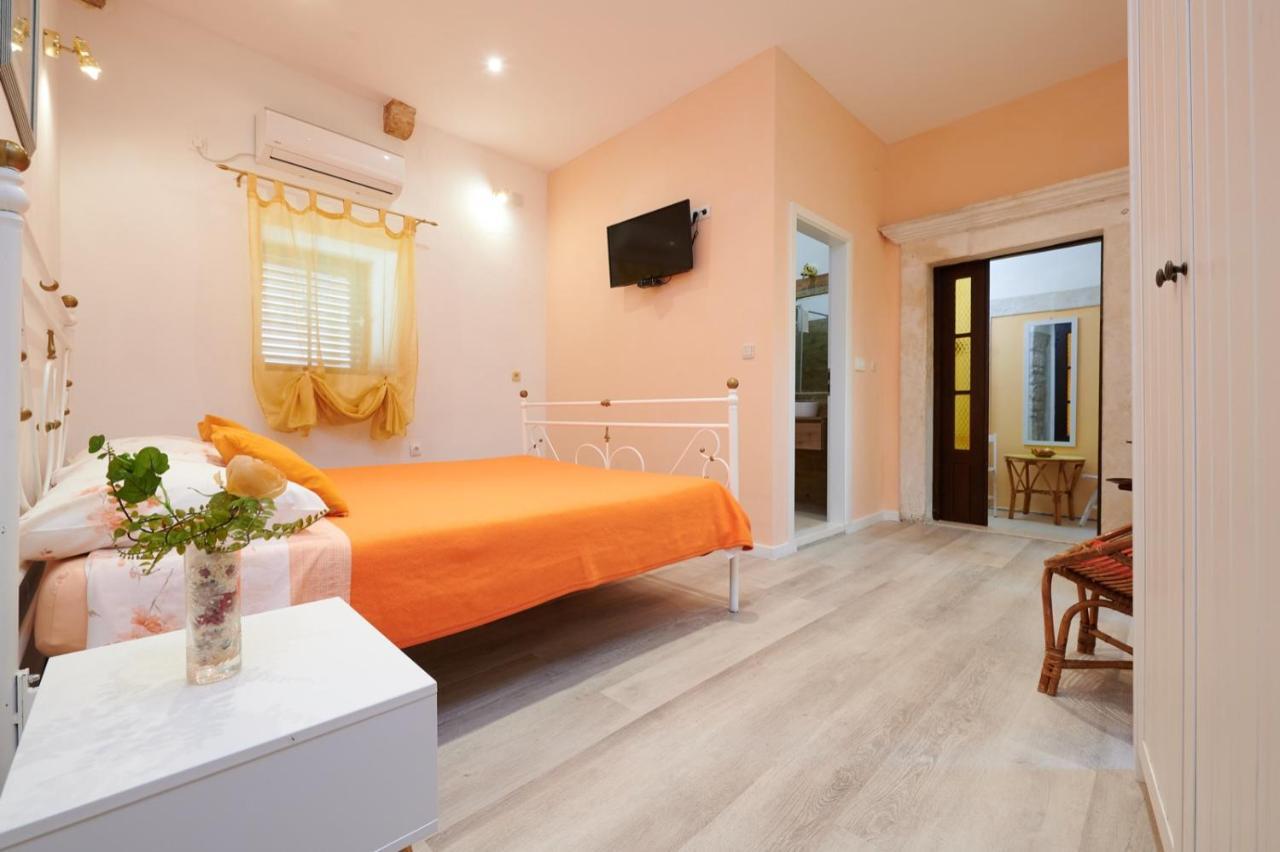 Palace Derossi Trogir Bagian luar foto