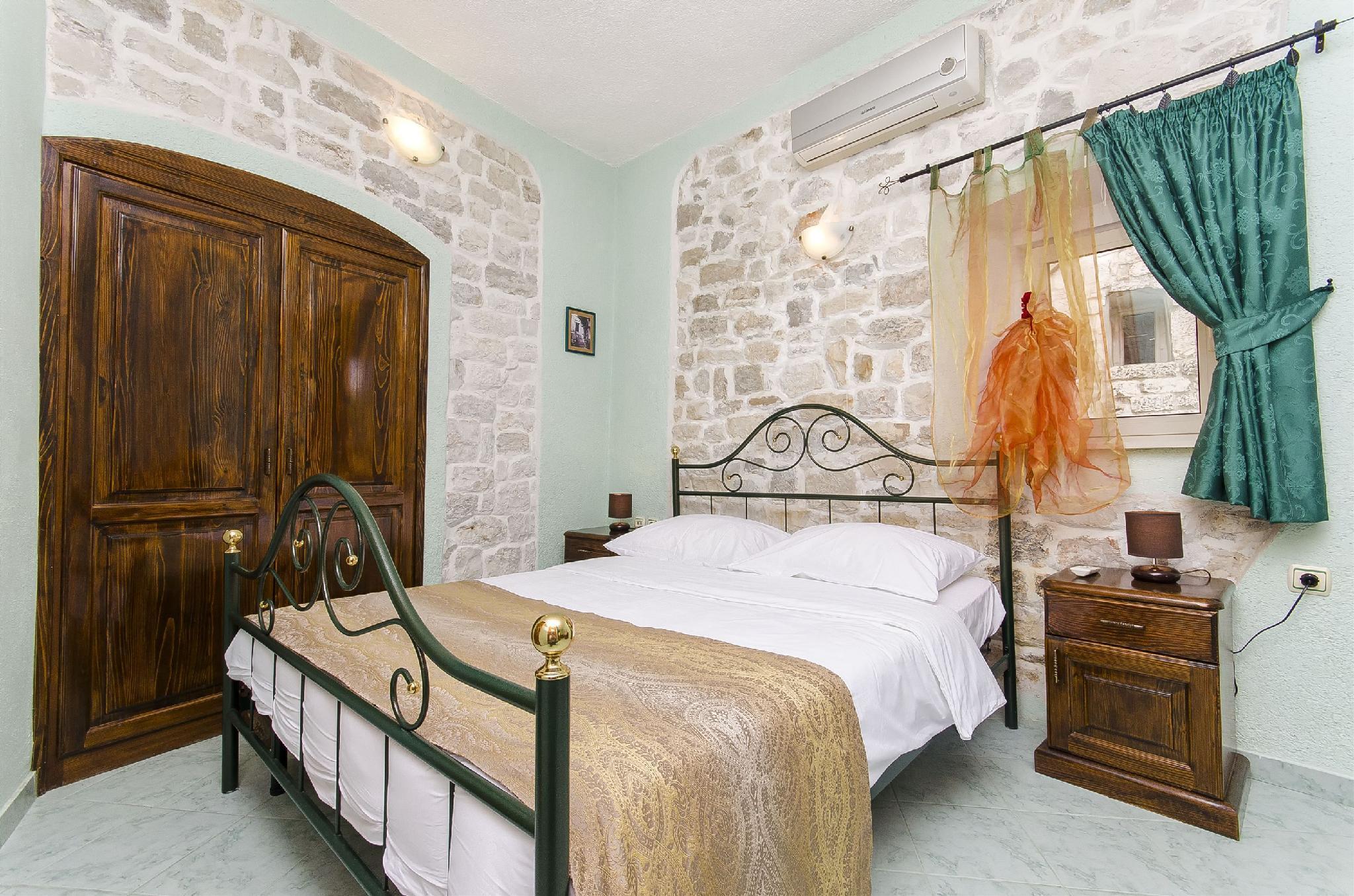 Palace Derossi Trogir Bagian luar foto