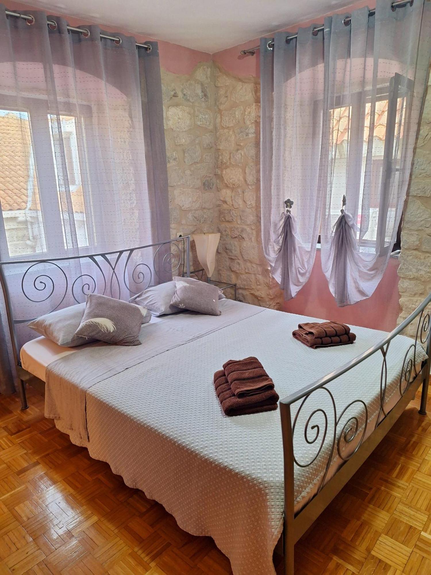 Palace Derossi Trogir Bagian luar foto