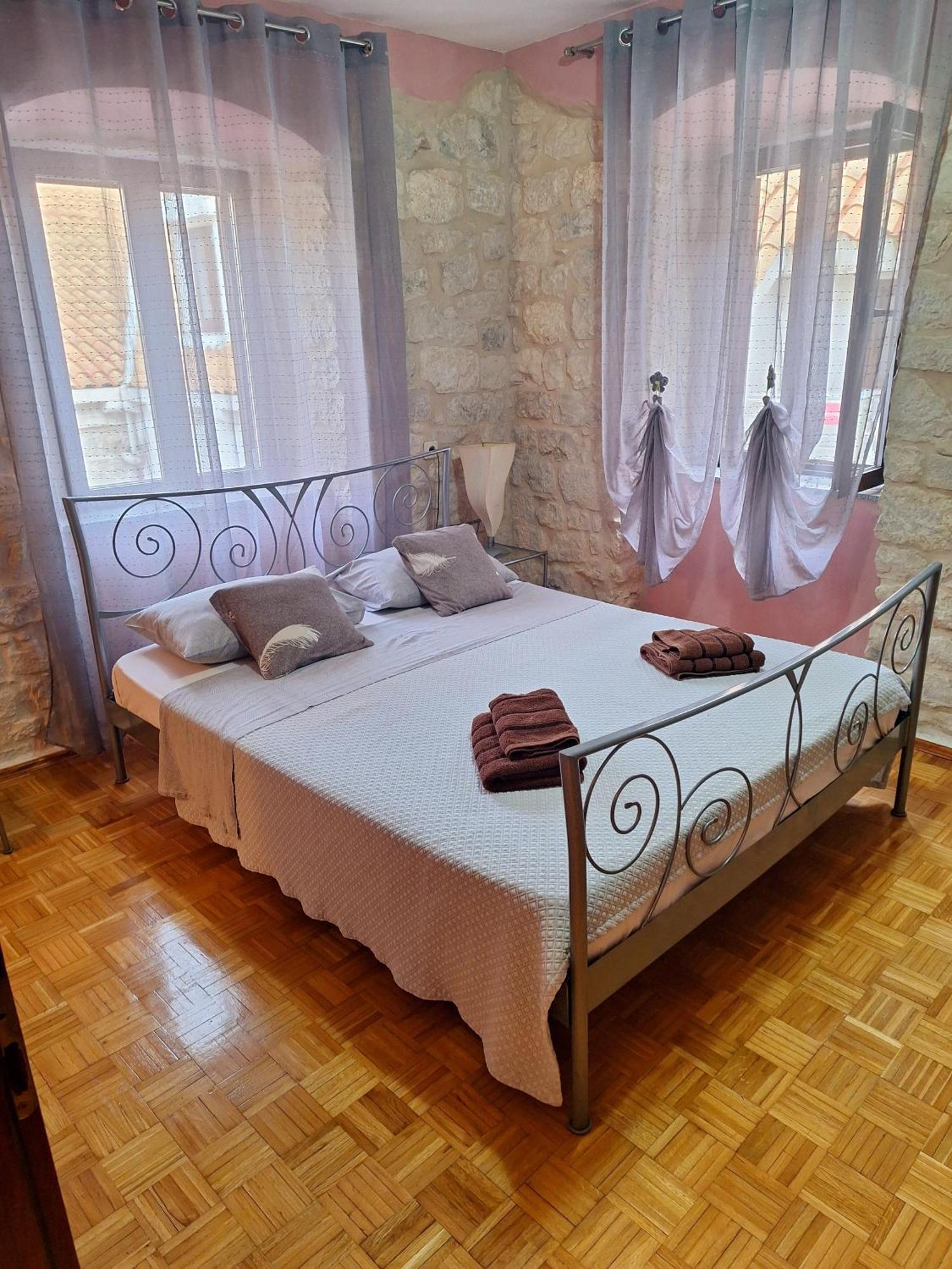 Palace Derossi Trogir Bagian luar foto