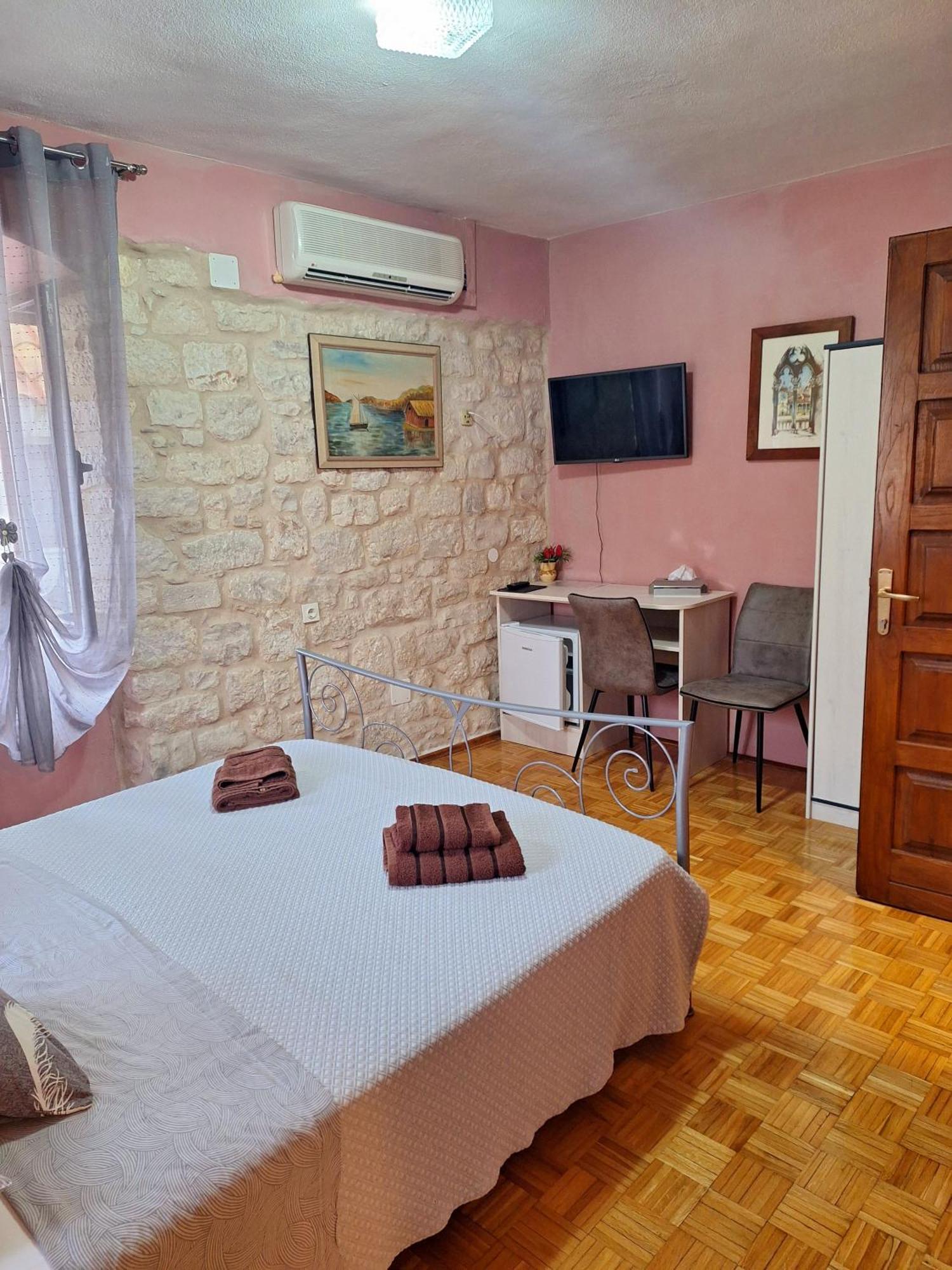 Palace Derossi Trogir Bagian luar foto