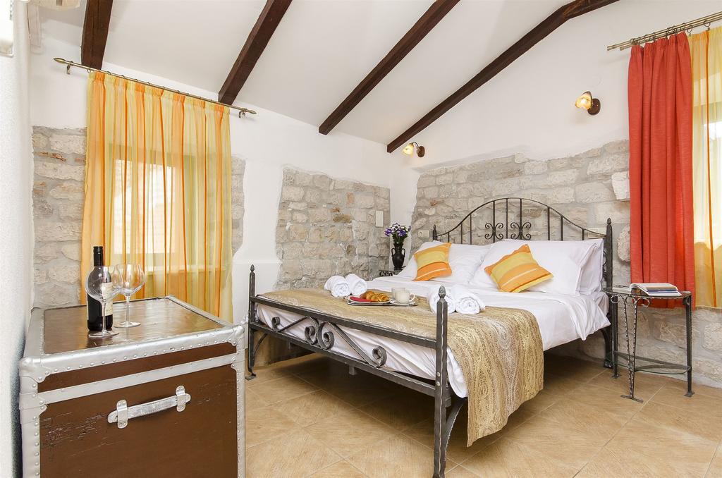 Palace Derossi Trogir Bagian luar foto