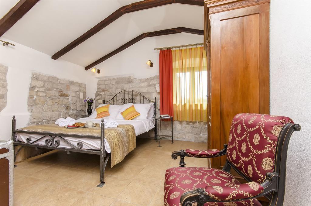 Palace Derossi Trogir Bagian luar foto