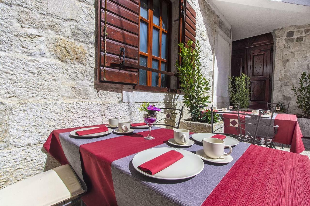 Palace Derossi Trogir Bagian luar foto
