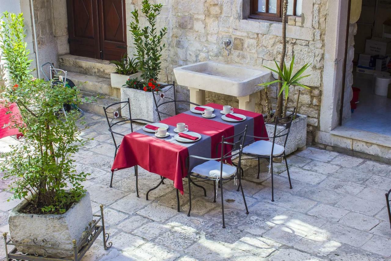 Palace Derossi Trogir Bagian luar foto