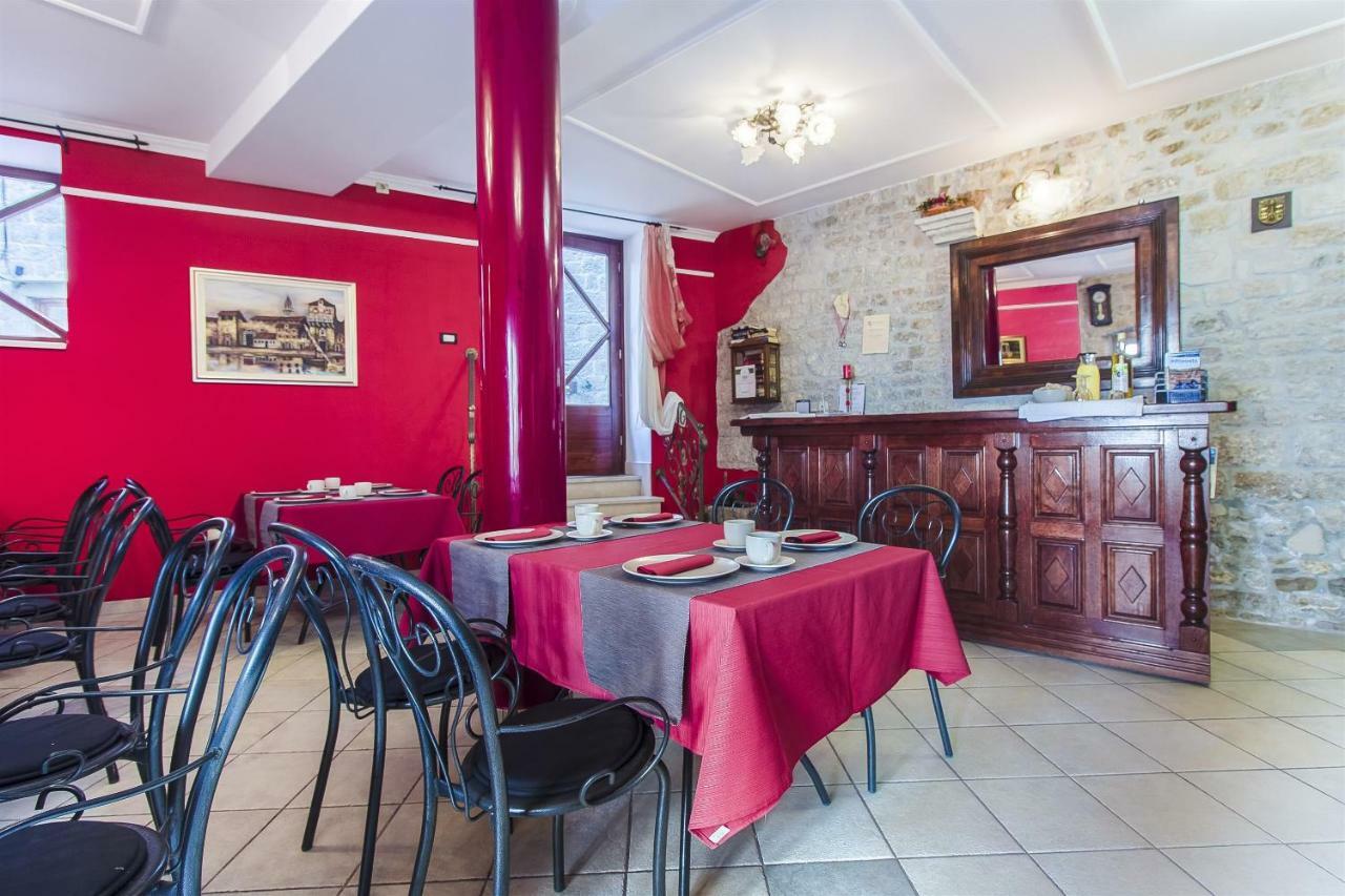Palace Derossi Trogir Bagian luar foto