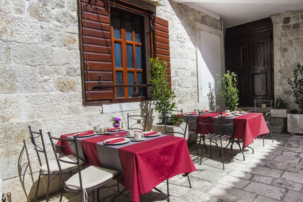 Palace Derossi Trogir Bagian luar foto