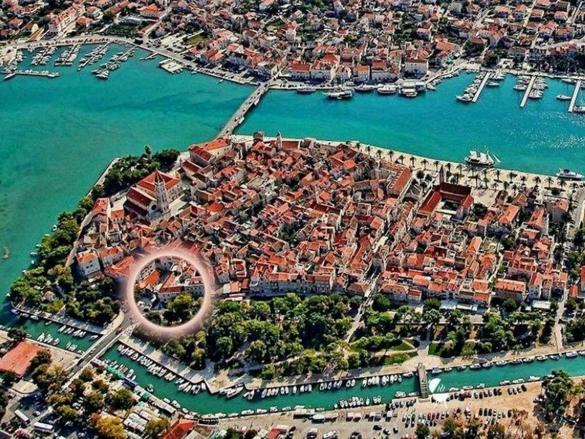 Palace Derossi Trogir Bagian luar foto